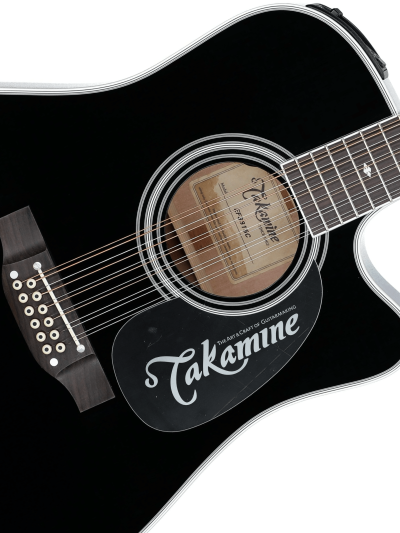 Sticker takamine plateado en guitarra